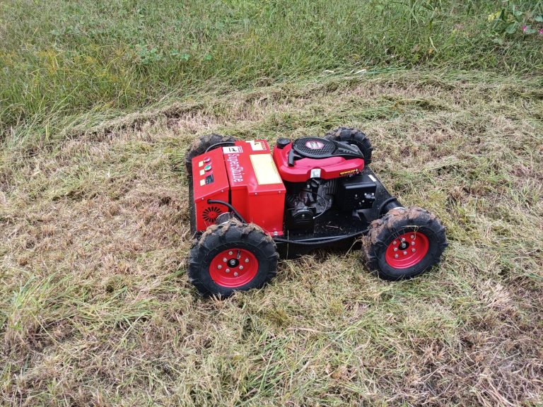 Loncin 196cc 7HP gasoline engine brushless walking motor remote control brush cutter on tracks