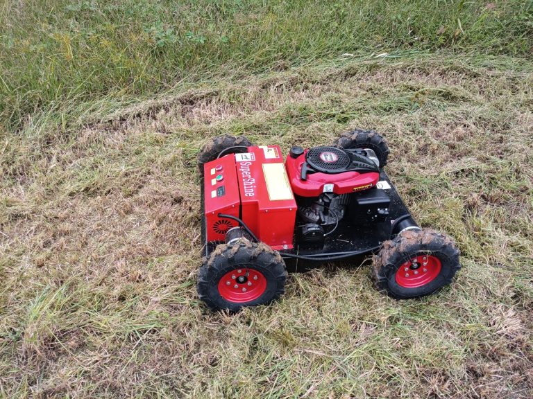 petrol 200 meters long distance control speed of travel 6km/h remote control slope mower